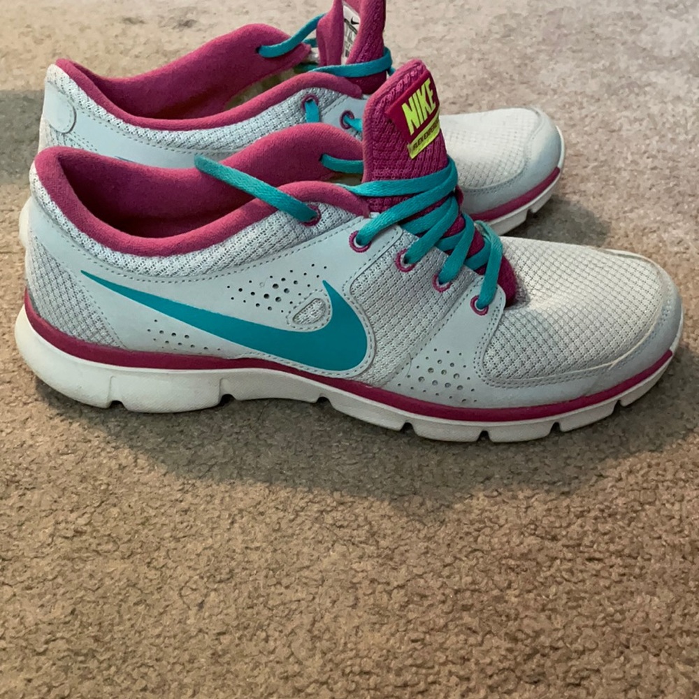 Women’s Nike sneakers, size 11